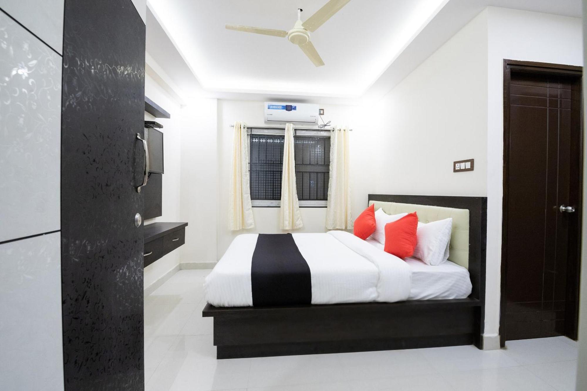 Hotel Super Capital O Regal Bangalore